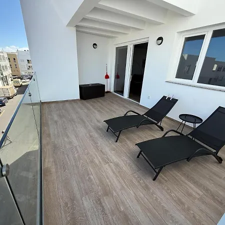 Stunning Sea View With Big Balcony In The Center דירה