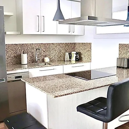 דירה Stunning Sea View With Big Balcony In The Center