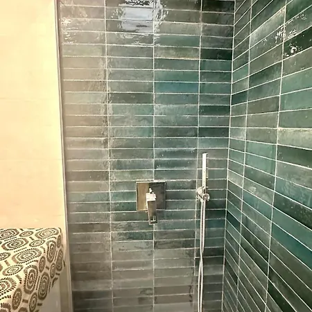 Stunning Sea View With Big Balcony In The Center דירה קורלחו