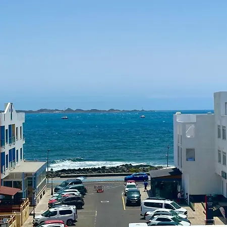 Stunning Sea View With Big Balcony In The Center דירה קורלחו