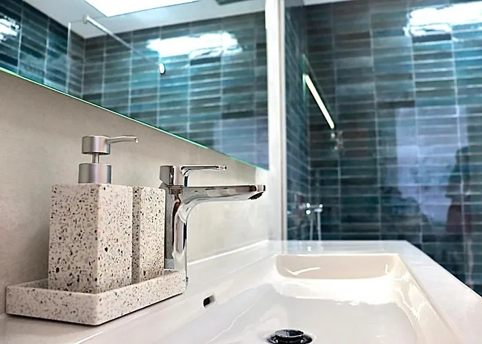 דירה Stunning Sea View With Big Balcony In The Center קורלחו