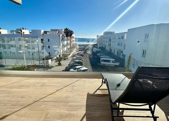 Stunning Sea View With Big Balcony In The Center קורלחו