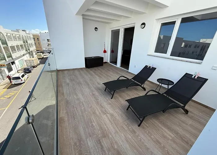 Stunning Sea View With Big Balcony In The Center דירה